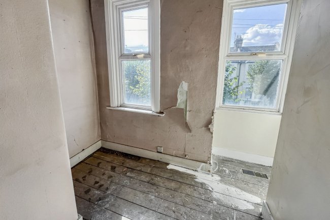 33 Aston Road, London, Raynes Park, SW20 8BG 7