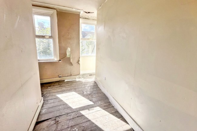 33 Aston Road, London, Raynes Park, SW20 8BG 7