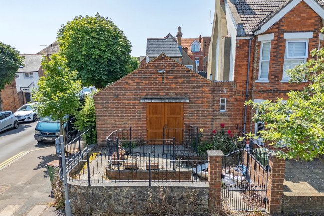 38 Morehall Avenue, Folkestone, CT19 4EF 6