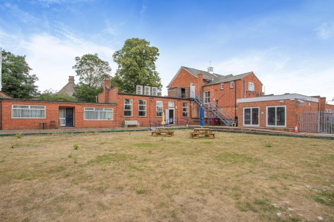 Conservative Club, 7 Manor St, Raunds, Wellingborough NN9 6JW 2