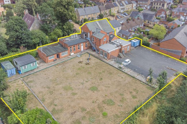 Conservative Club, 7 Manor St, Raunds, Wellingborough NN9 6JW 2