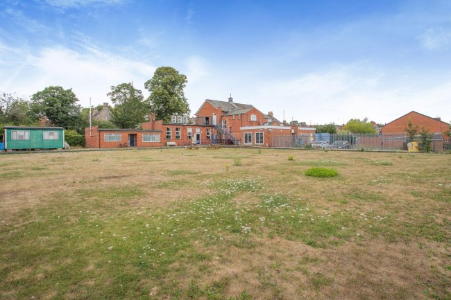 Conservative Club, 7 Manor St, Raunds, Wellingborough NN9 6JW 2