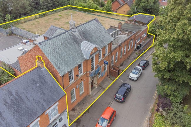 Conservative Club, 7 Manor St, Raunds, Wellingborough NN9 6JW 2