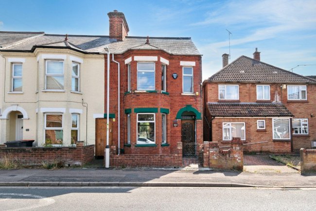 22 Clarence Road, Leighton Buzzard LU7 3EJ 10