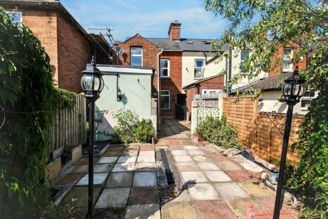 22 Clarence Road, Leighton Buzzard LU7 3EJ 10