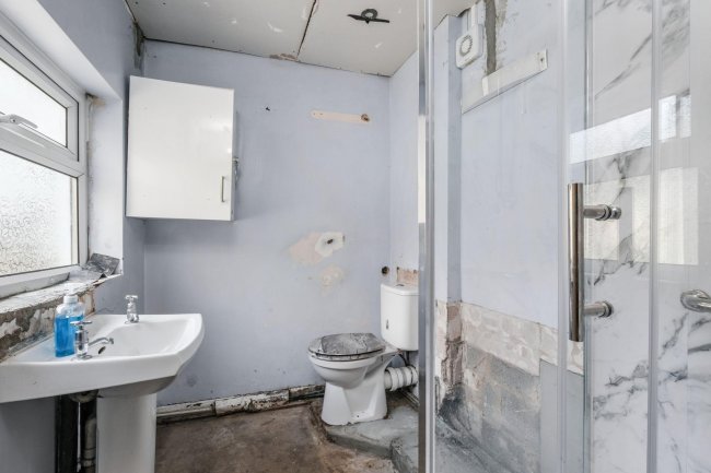 22 Clarence Road, Leighton Buzzard LU7 3EJ 10