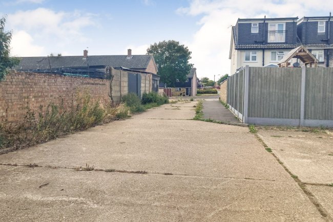 Land to the Rear of 32 Queens Gardens, Upminster, RM14 1NG 8