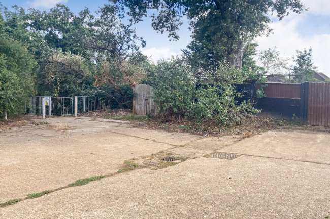 Land to the Rear of 32 Queens Gardens, Upminster, RM14 1NG 8