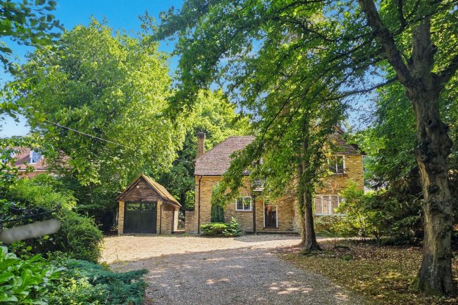 66 Burgess Wood Road South, Beaconsfield, Buckinghamshire HP9 1EJ 8