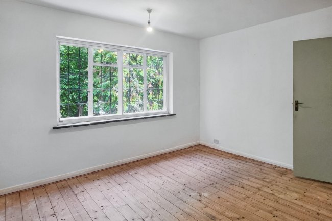 66 Burgess Wood Road South, Beaconsfield, Buckinghamshire HP9 1EJ 8