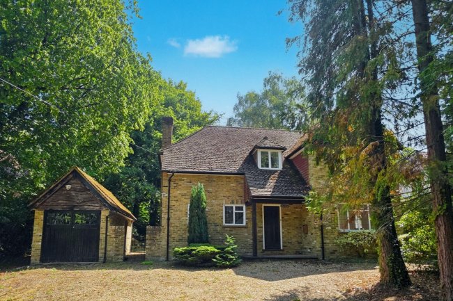 66 Burgess Wood Road South, Beaconsfield, Buckinghamshire HP9 1EJ 8