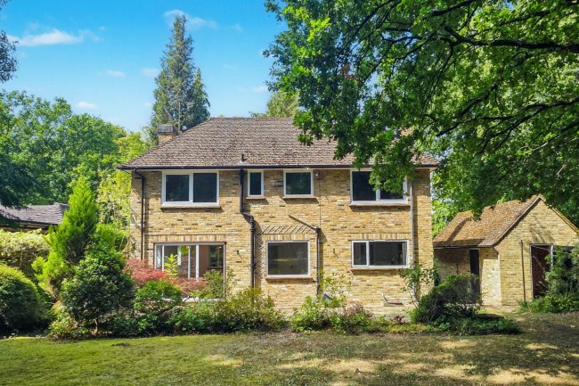 66 Burgess Wood Road South, Beaconsfield, Buckinghamshire HP9 1EJ 8