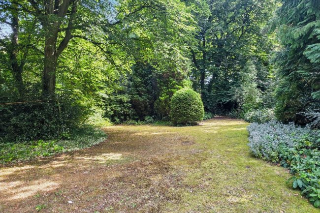 66 Burgess Wood Road South, Beaconsfield, Buckinghamshire HP9 1EJ 8