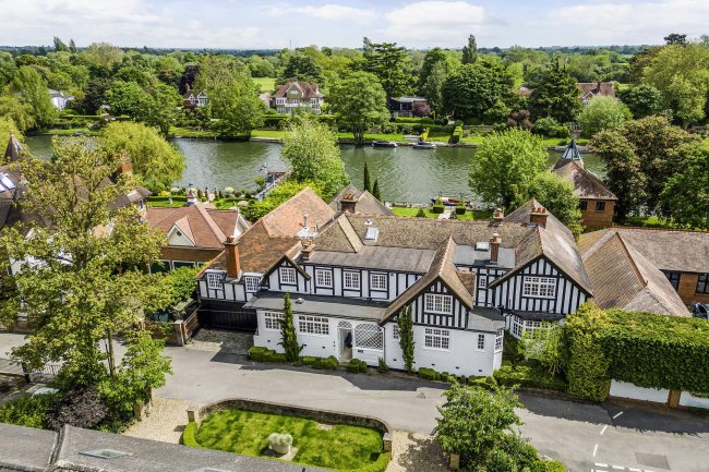 Doannee House, Fishery Road, Bray, Berkshire, SL6 1UN 2