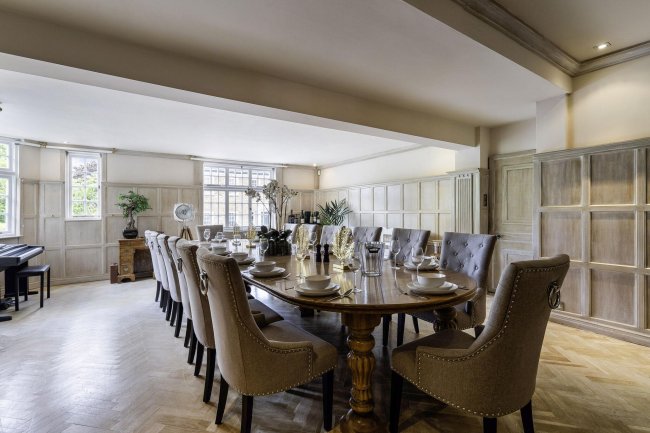 Doannee House, Fishery Road, Bray, Berkshire, SL6 1UN 2