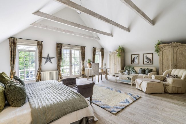 Doannee House, Fishery Road, Bray, Berkshire, SL6 1UN 2