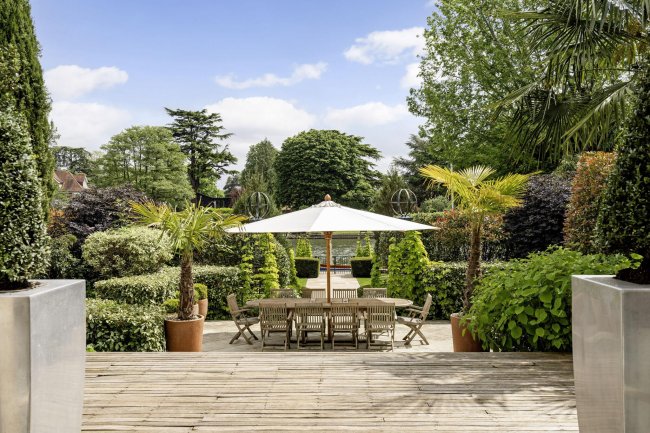 Doannee House, Fishery Road, Bray, Berkshire, SL6 1UN 2