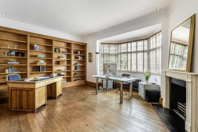 Doannee House, Fishery Road, Bray, Berkshire, SL6 1UN 2