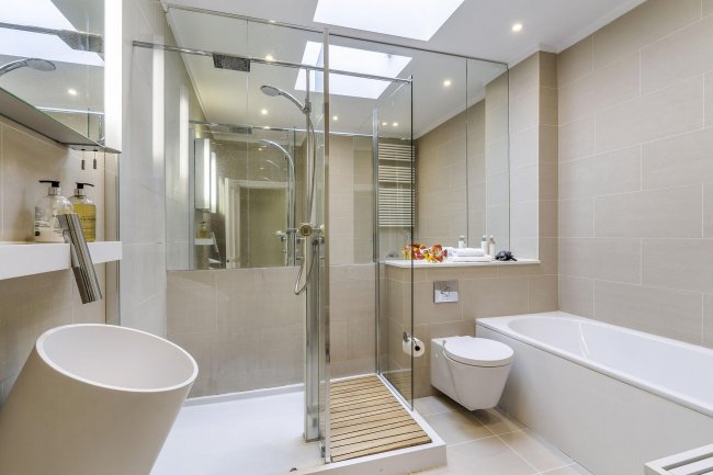 Doannee House, Fishery Road, Bray, Berkshire, SL6 1UN 2