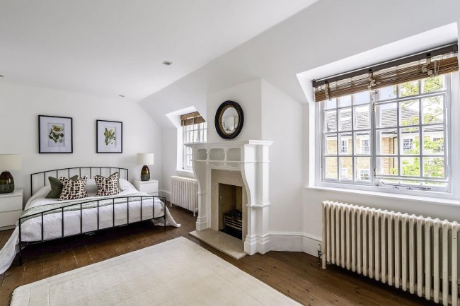 Doannee House, Fishery Road, Bray, Berkshire, SL6 1UN 2