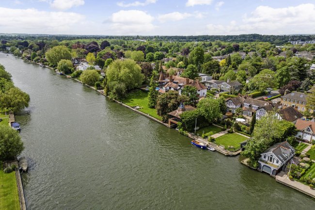 Doannee House, Fishery Road, Bray, Berkshire, SL6 1UN 2