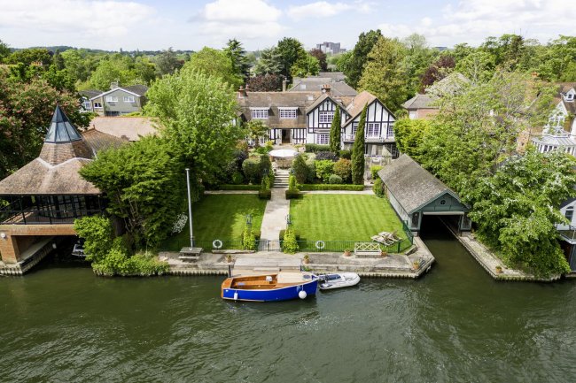 Doannee House, Fishery Road, Bray, Berkshire, SL6 1UN 2