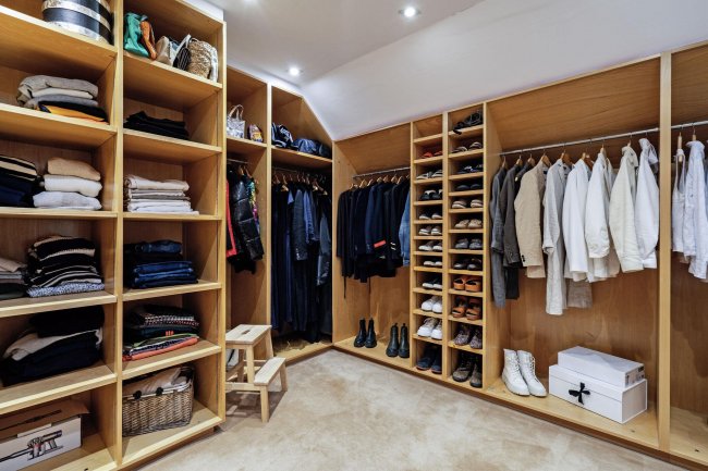 Doannee House, Fishery Road, Bray, Berkshire, SL6 1UN 2