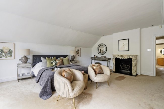 Doannee House, Fishery Road, Bray, Berkshire, SL6 1UN 2