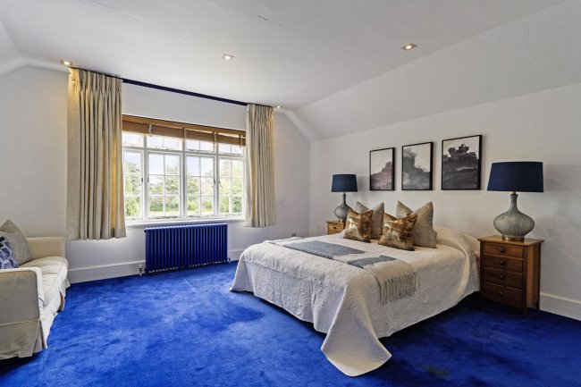 Doannee House, Fishery Road, Bray, Berkshire, SL6 1UN 2