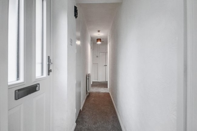 5 Hall Drive, Harefield, Uxbridge, Middlesex, UB9 6LA 2