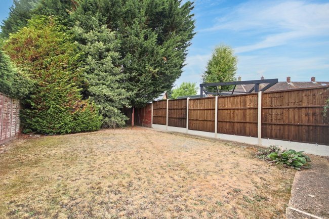 5 Hall Drive, Harefield, Uxbridge, Middlesex, UB9 6LA 2