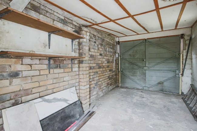 5 Hall Drive, Harefield, Uxbridge, Middlesex, UB9 6LA 2