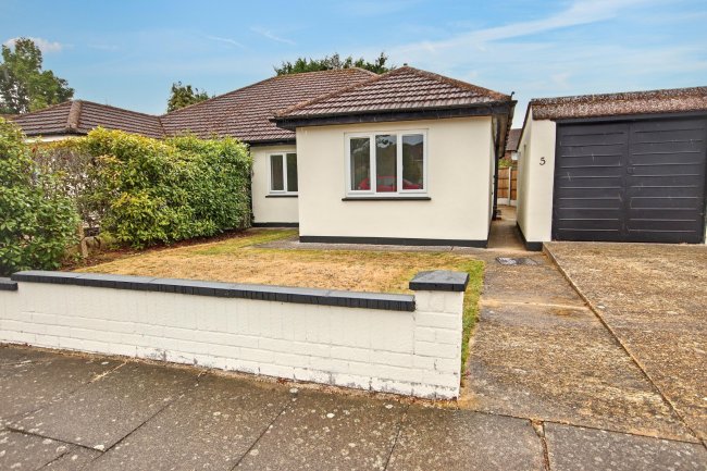 5 Hall Drive, Harefield, Uxbridge, Middlesex, UB9 6LA 2