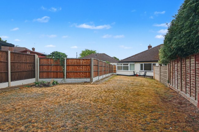 5 Hall Drive, Harefield, Uxbridge, Middlesex, UB9 6LA 2