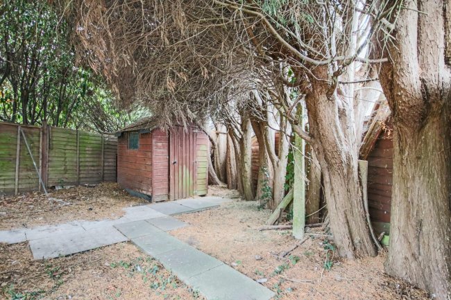 5 Hall Drive, Harefield, Uxbridge, Middlesex, UB9 6LA 2