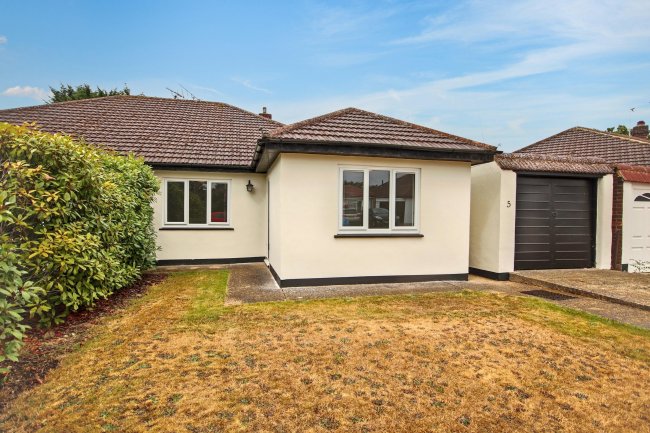 5 Hall Drive, Harefield, Uxbridge, Middlesex, UB9 6LA 2