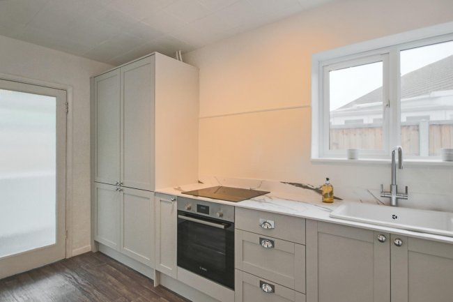 5 Hall Drive, Harefield, Uxbridge, Middlesex, UB9 6LA 2