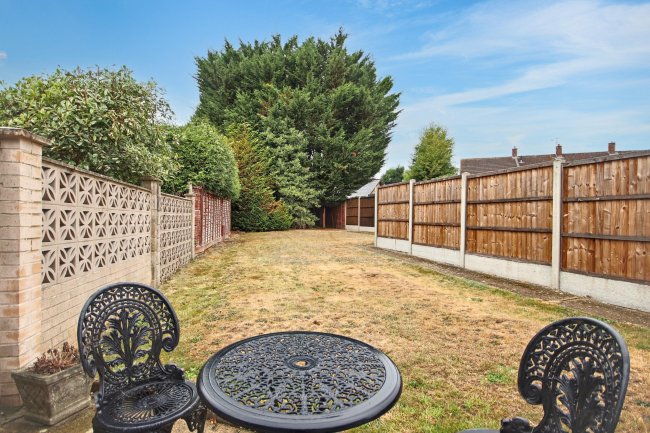 5 Hall Drive, Harefield, Uxbridge, Middlesex, UB9 6LA 2