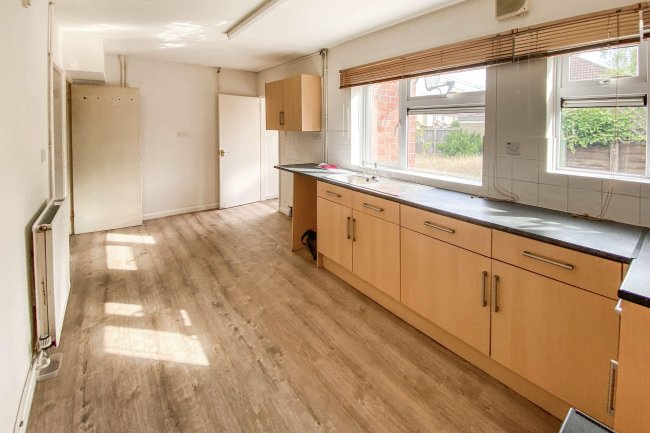 48 North End, Calne, Wiltshire, SN11 9DH 2