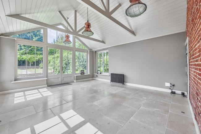 The Clockhouse, 77 The Causeway, Dunmow, Essex, CM6 2AB 7