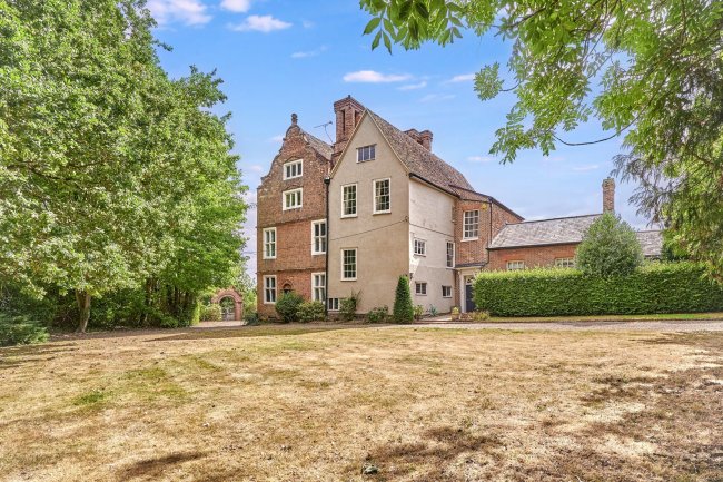 The Clockhouse, 77 The Causeway, Dunmow, Essex, CM6 2AB 7