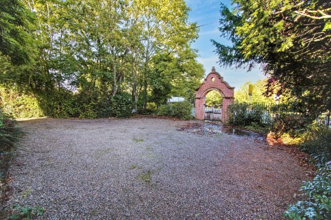 The Clockhouse, 77 The Causeway, Dunmow, Essex, CM6 2AB 7