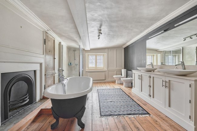 The Clockhouse, 77 The Causeway, Dunmow, Essex, CM6 2AB 7