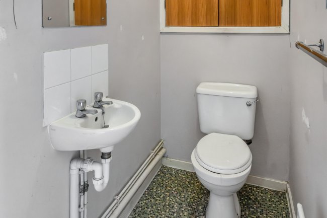 4a Alexander Road, Malmesbury, Wiltshire, SN16 0DW 10