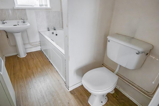 51 Martins Croft, Colerne, Wiltshire, SN14 8DT 4