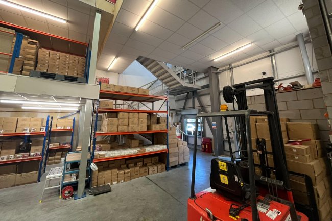 Unit 4 North Circular Business Park, 400 North Circular Road, Wembley, NW10 0AB 2