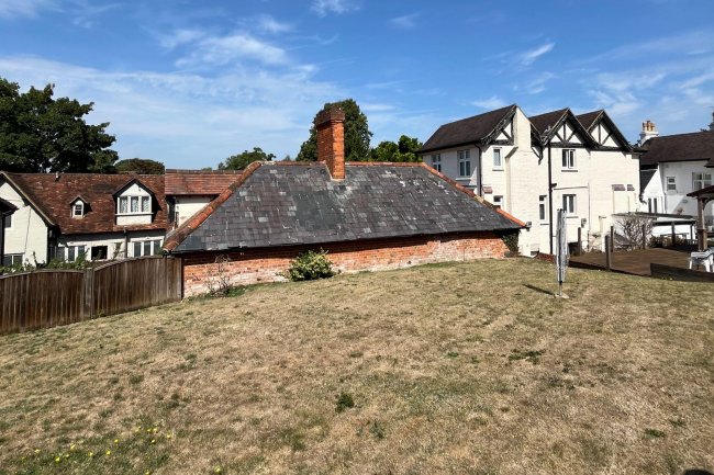 The Old Stables, and Riverside Moorings, Sonning, Berkshire RG4 6UT 9