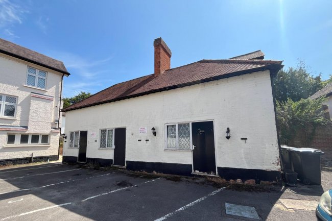 The Old Stables, and Riverside Moorings, Sonning, Berkshire RG4 6UT 9