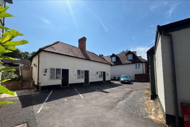 The Old Stables, and Riverside Moorings, Sonning, Berkshire RG4 6UT 9
