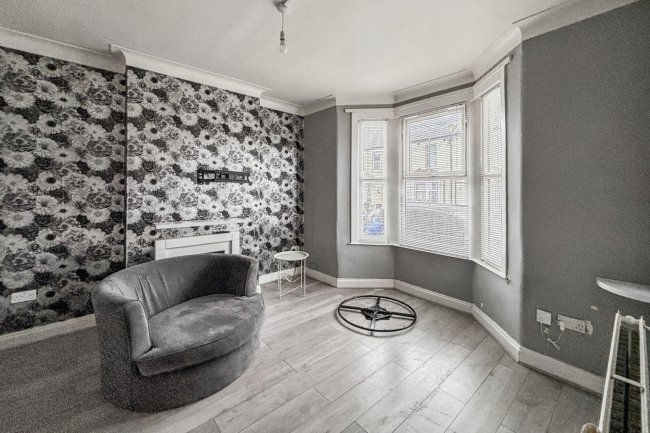 49 Francis Avenue, Ilford, Redbridge IG1 1TS 2